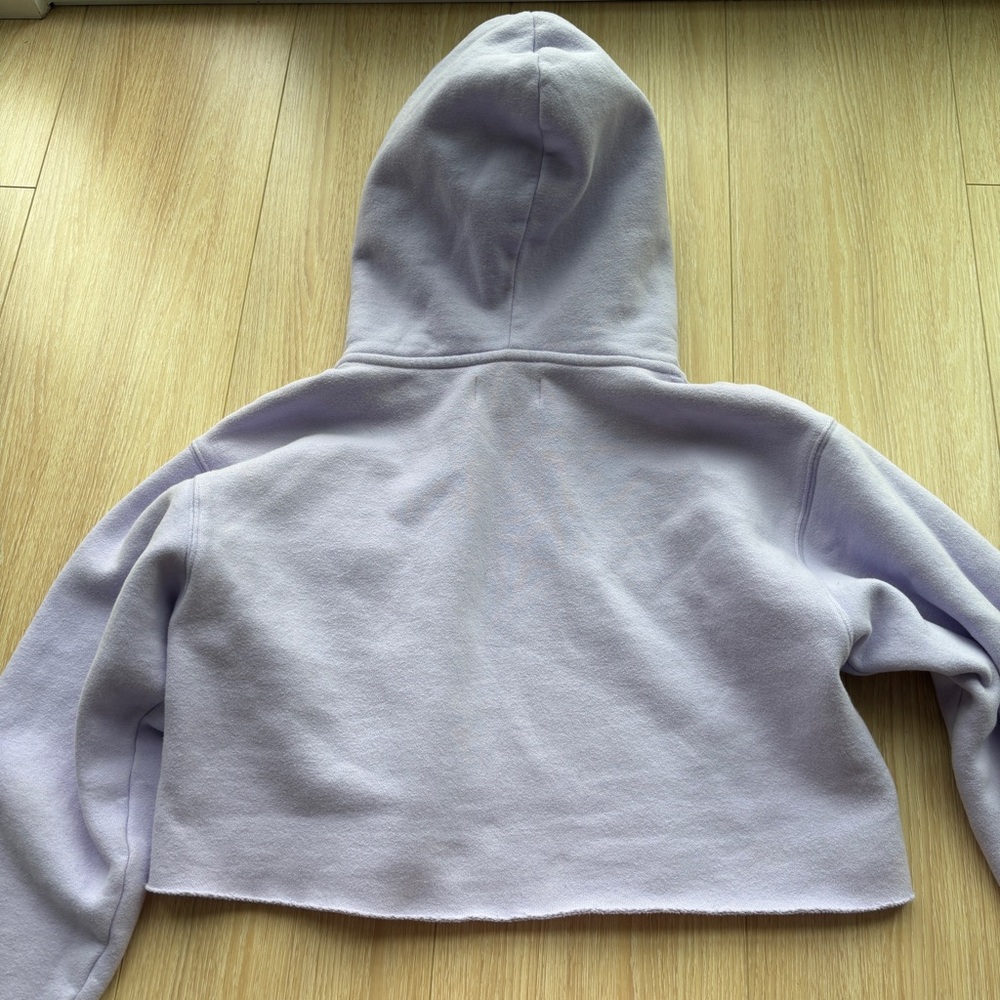 Aritzia TNA the perfect crop hoodie pale violet cropped pullover sweater size S - Picture 6 of 9